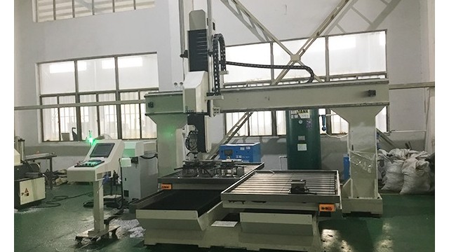 五轴加工中心旋转轴要怎么装备？-beat365数控